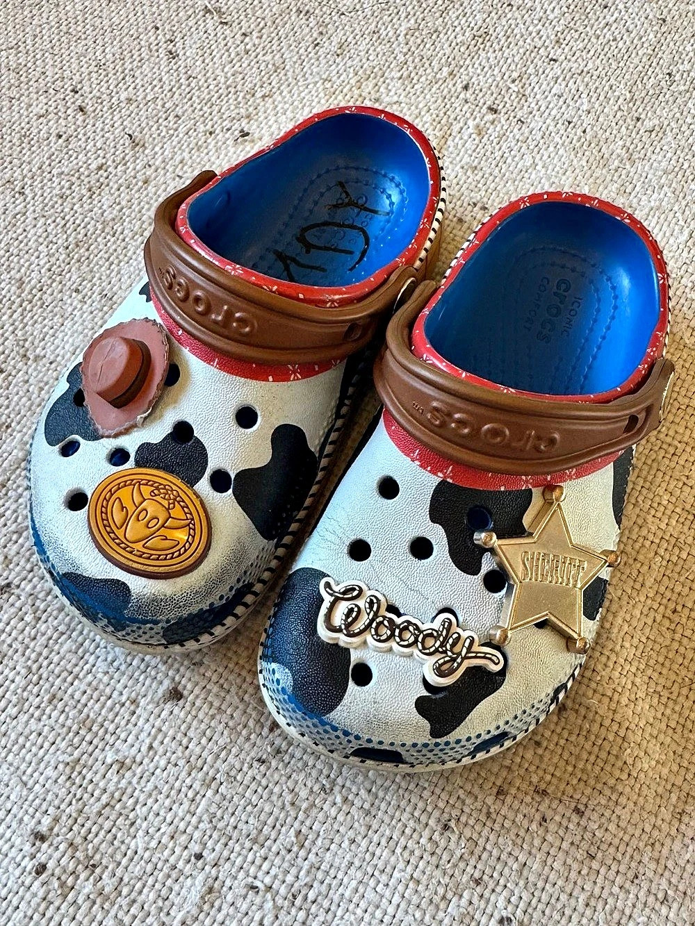 Crocs Toy Story Woody Classic Clog Kids C11 Disney Pixar Jibbitz Cowboy